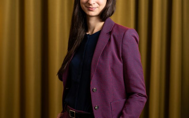 Mag. Dr. Katrin HOFER